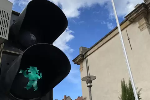Gekommen, um zu bleiben: das Frankenthaler Strohhut-Ampelmännchen. Gekommen, um zu bleiben: das Frankenthaler Strohhut-Ampelmännchen.