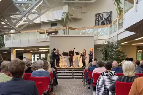Vorzügliches Spiel: das Holzbläserquintett des Landespolizeiorchesters im Landesbibliothekszentrum/Pfälzische Landesbibliothek.