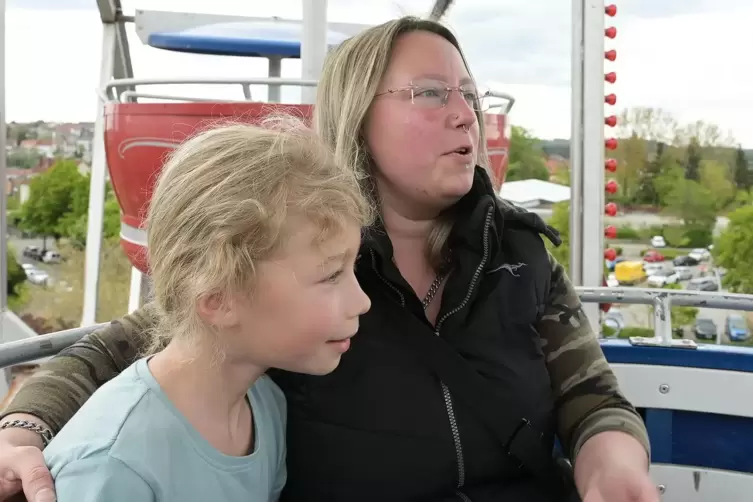 Jennifer Liebau und Tochter Kessy.