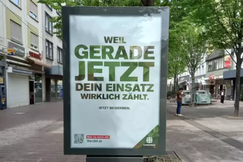 Bundeswehr-Plakatwerbung in der Ludwigshafener Innenstadt. 