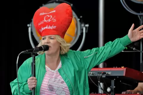 Mirja Boes empfiehlt die Dürkheimer Getränke mit „Hubbeln in den Gläsern“.