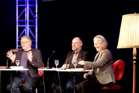„Blaue Stunde“ der Diven mit (von links) Günther Fingerle, Andreas Bronkalla und Annabelle Köhler. 