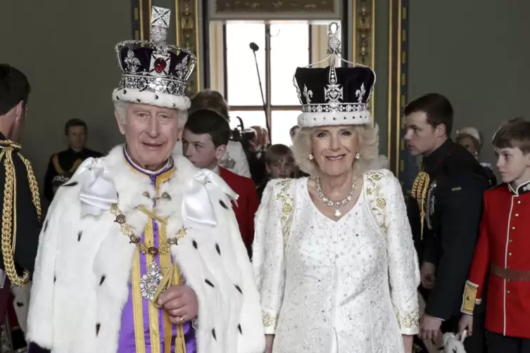 König Charles III. und Königin Camilla sind nach ihrer Krönung zurück im Buckingham Palace. 