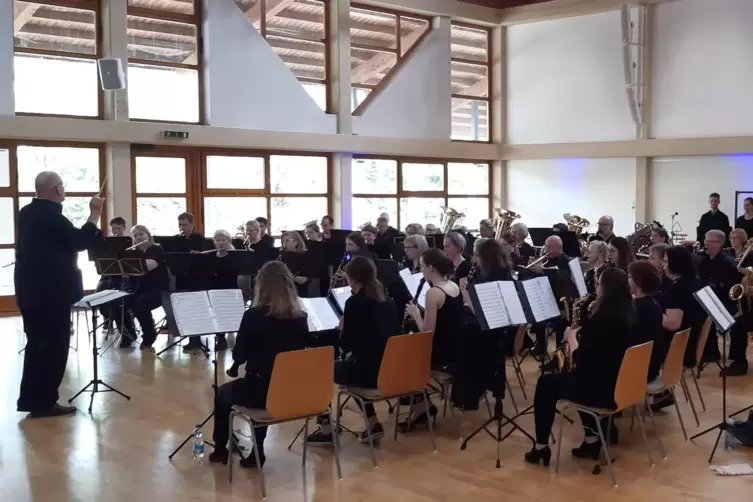 Rund 60 Musiker des Konzertanten Blasorchesters aus Bobenheim am Berg traten am Wochenende im Dorfgemeinschaftshaus Gerolsheim a