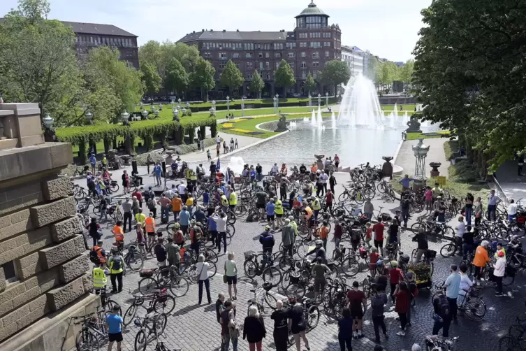 Hunderte Radfahrer kamen am Sonntag in Mannheim zusammen.