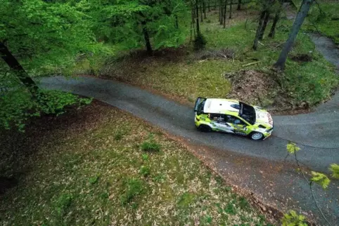 Bekannt und berüchtigt für seine kurvigen Strecken: die Rallye Sulingen. Auf den ersten Metern lief es für Marijan Griebel noch 