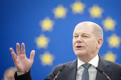 Bundeskanzler Olaf Scholz (SPD) spricht im EU-Parlament zu den Abgeordneten.