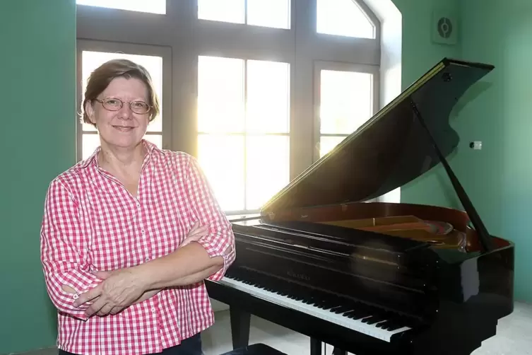 Organisiert im umgebauten Jagdhaus in Dannenfels Kultur: Pianistin Claudia Henninger. 