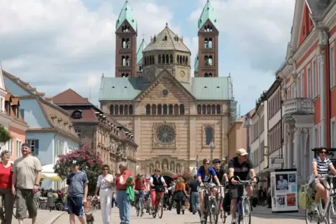 Beliebt bei Touristen: Maximilianstraße und Dom.
