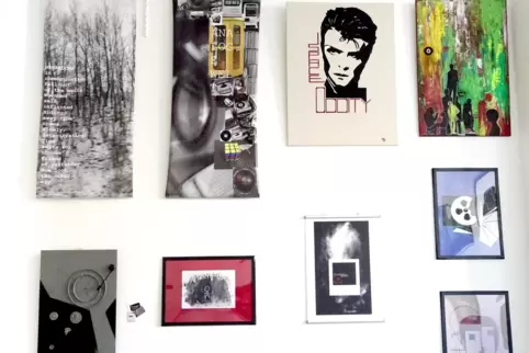 Ein Bowie-Porträt sticht in der Schau „Plastiktanz und Kassettenliebe“ ins Auge. 