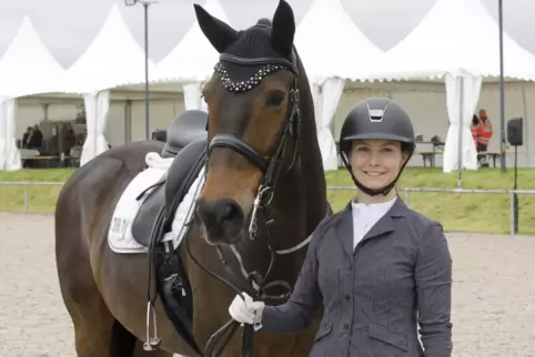 Wählt die einfühlsame Gangart: Dressurausbilderin Roxana Mohr und Norando. 