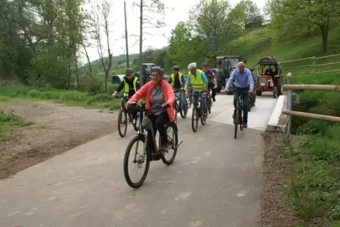 Für Radfahrer und Traktoren geeignet: Der Radweg zwischen Reipoltskirchen und Hefersweiler mitsamt neuer Brücke über den Odenbac