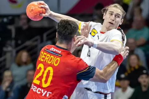 Juri Knorr von den Rhein-Neckar Löwen im Trikot der Nationalmannschaft. 