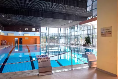 Für den öffentlichen Schwimmsport steht das Hallenbad am Samstag nicht zur Verfügung.
