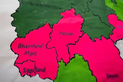 In Rheinland-Pfalz und anderen Bundesländern gibt es noch kein Wahlrecht ab 16 Jahren (pink), andere Länder haben Kommunalwahlre