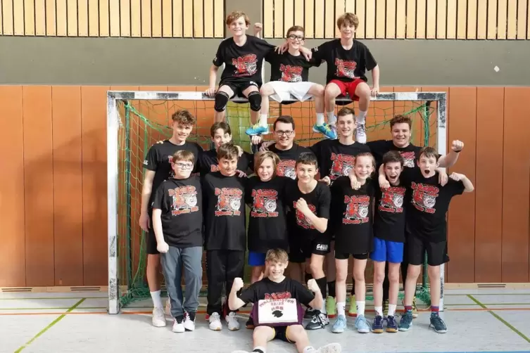 Der Star ist die Mannschaft: Die Jungs der HSG Dudenhofen/Schifferstadt feiern die Pfalzmeisterschaft in der D-Jugend.