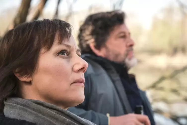 Ermittler Tobler (Eva Löbau) und Berg (Hans-Jochen Wagner) haben in der Folge „Tatort: Das geheime Leben unserer Kinder“ das Ver