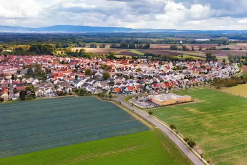 Westlicher Ortseingang von Waldsee: Flächen am Wasgau-Markt (Bildmitte) wären für ein neues Feuerwehrgerätehaus geeignet. 