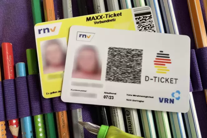 Schüler fahren jetzt mit dem Deutschland-Ticket zur Schule. Schüler fahren jetzt mit dem Deutschland-Ticket zur Schule.