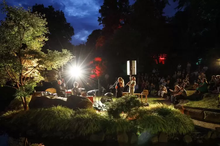 Der Japanische Garten wird auch in diesem Jahr bei der „Langen Nacht der Kultur“ illuminiert.