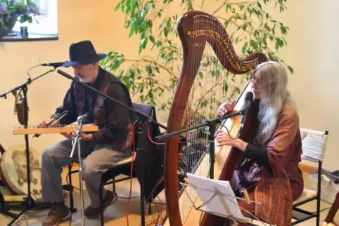 Jupp und Hilde Fuhs präsentierten Trink- und Liebeslieder.