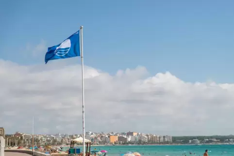 Die begehrte „Blaue Flagge“ für nachhaltigen Tourismus kann in diesem Jahr nicht an der Playa de Palma auf Mallorca hochgezogen 