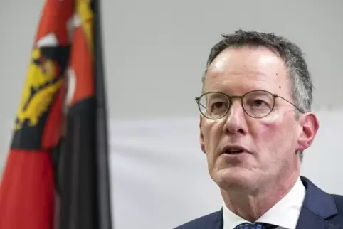 Innenminister Michael Ebling gibt in seiner Antwort zu erkennen, dass im Polizeipräsidium Westpfalz ein rauer Wind weht und zwis