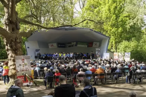 Mit einem Auftritt des Musikvereins Schneckenhausen starteten die Volkspark-Konzerte in die neue Saison.