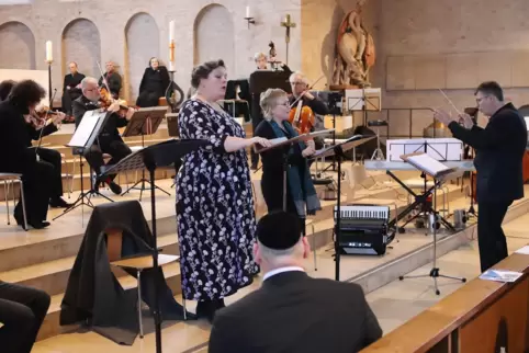 In der Kirche St. Bernhard in Speyer: Das Konzert „Lachen unter Traenen“, hier mit Musik von Dmitri Schostakowitsch.
