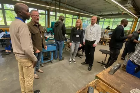 Die Delegation aus Ruanda hat die Südpfalzwerkstatt in Wörth besucht.