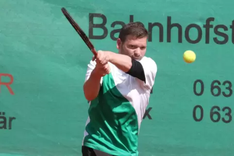 Ex-Fußballer mit Tennisschläger: Thomas Flohr.