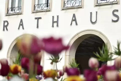Wer hat ab 1. Januar 2024 an der Spitze der Frankenthaler Stadtverwaltung das Sagen? Wer hat ab 1. Januar 2024 an der Spitze der Frankenthaler Stadtverwaltung das Sagen?