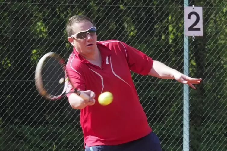 Einst Torjäger, dann Tischtennis-Spieler, jetzt Tenniscrack: Sven Lauer vom TC Schönenberg-Kübelberg. 