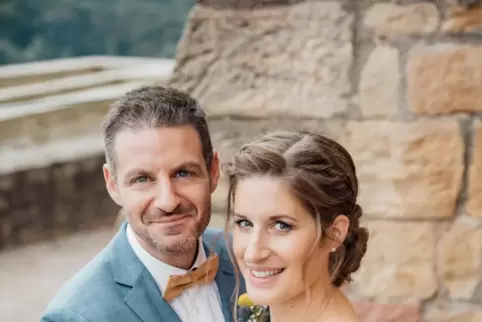 Alessandro und Karolin Rocco heirateten auf dem Hambacher Schloss und feierten im Marienhof in Flemlingen. 