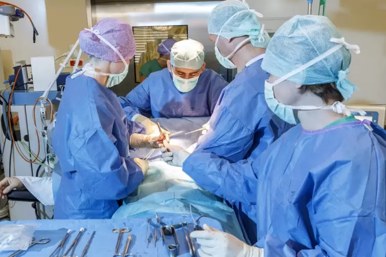 Operation: Bei Eingriffen am Herz ist Sto&szlig;wellen-Einsatz m&ouml;glich. 