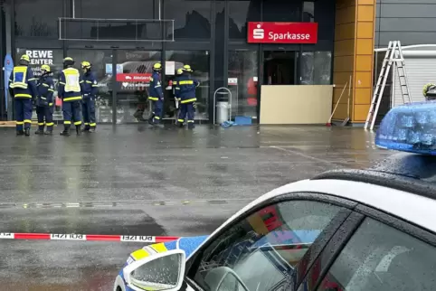 Einsatz nach der Explosion in Rheingönheim.