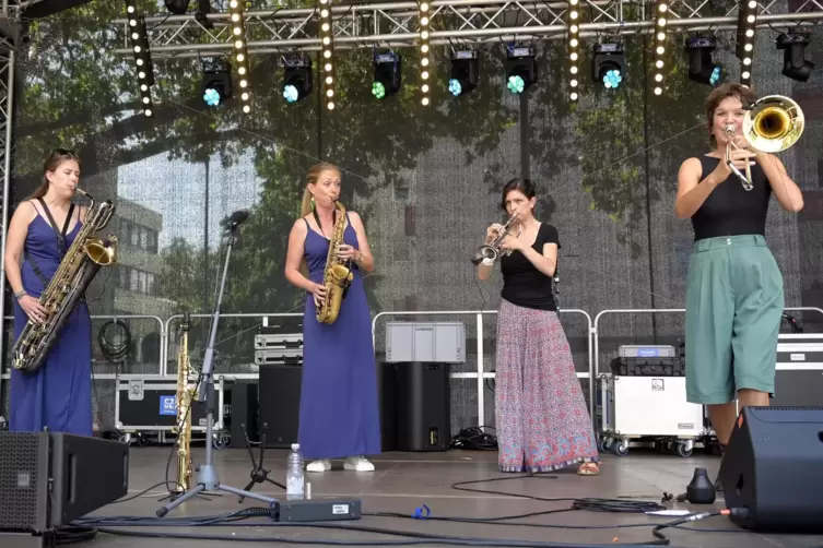 Ihr Können bewiesen Jazzabella beim Konzert auf der Summerstage des Ludwigshafener Kulturzentrums Das Haus im Juli 2021. 