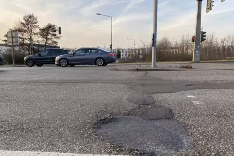 Die östliche Mainzer Straße bekommt im Juni eine neue Apshaltdeckschicht. Dazu müssen die Fahrbahnen nacheinander drei Wochen ge