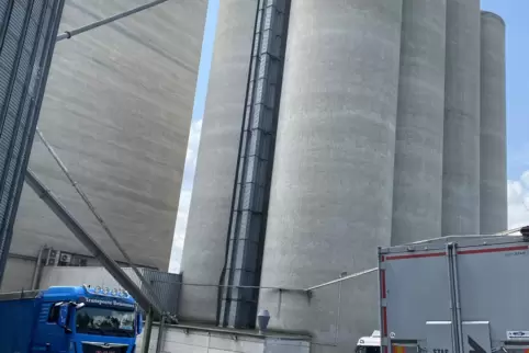 Etwa 50 Meter hoch sind aktuell die höchsten Bauten an der Kupfermühle. Etwa 50 Meter hoch sind aktuell die höchsten Bauten an der Kupfermühle.