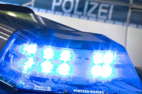 Die Polizei fahndet nach dem Täter. 