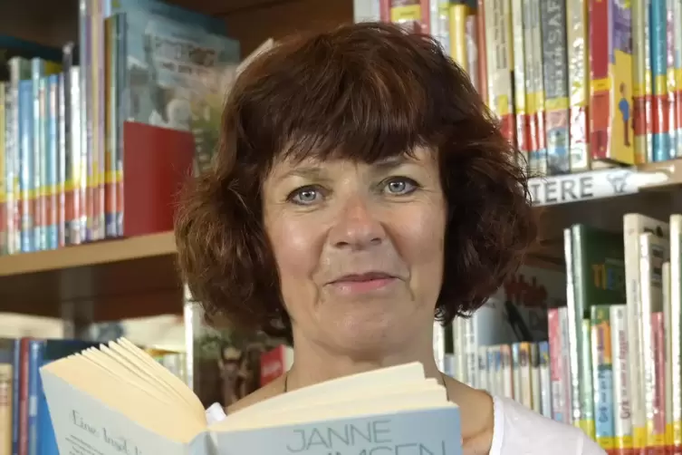 Bibliotheksleiterin Brigit Bauer und ihr Team laden zu einer Michel-Aktionswoche. 
