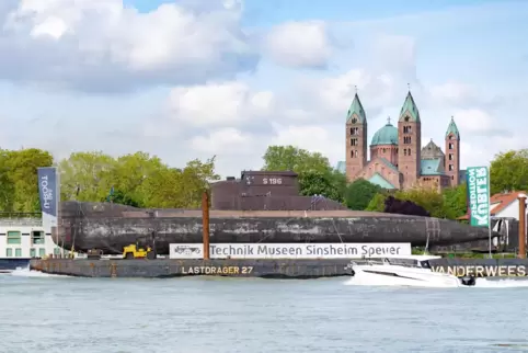 Das U-Boot vor dem Dom. 