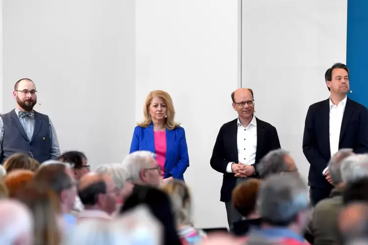 Bewerber um das Oberbürgermeister-Amt (von links): Immanuel Pustlauck (Grüne), Aylin Höppner (SPD), Bernd Knöppel (CDU) und Nico