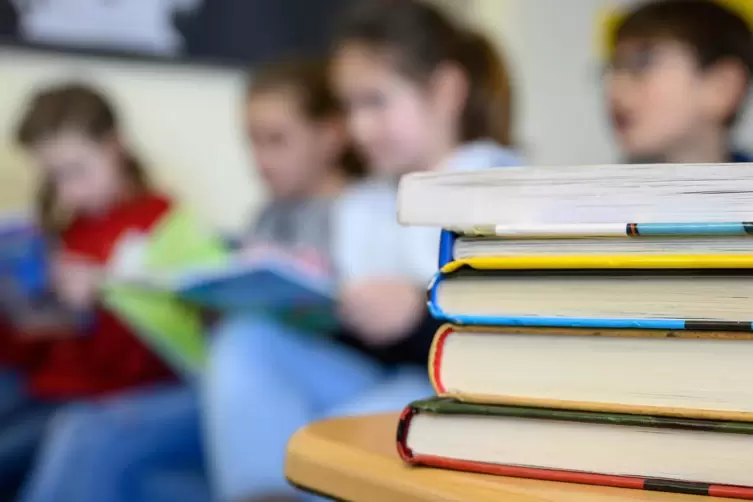 Erinnerungsarbeit schon in der Grundschule? Die Meinungen gehen auseinander. 