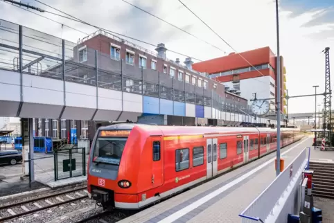 Die S-Bahn fährt bis ins BASF-Werk: ein Anreiz für viele, um auf die Schiene umzusteigen. Die Nähe zum Arbeitsort spielt weniger