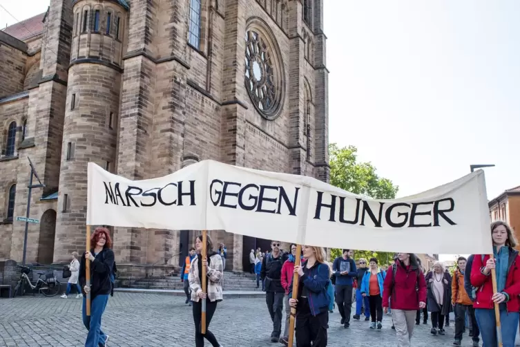 Der Hungermarsch startet an der Marienkirche. 