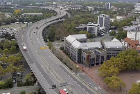 Die Bauarbeiten an der neuen Kohl-Allee starten vor dem Abriss der Hochstraße Nord. 