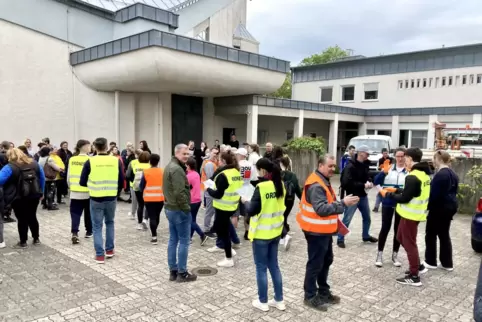 Die freikirchliche Christengemeinde Lebensquelle sagt der Stadt Pirmasens „Danke!“ für die Unterstützung, die sie aus dem Rathau