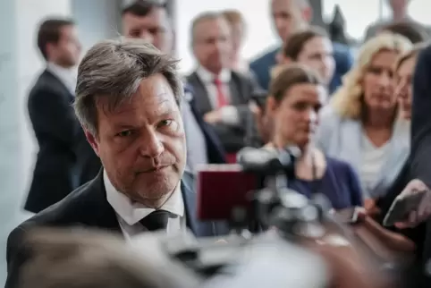 Anfeindungen von allen Seiten: Wirtschaftsminister Robert Habeck (Grüne). 