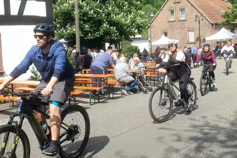 Ein Treffpunkt für die Radler, die in Waldfischbach-Burgalben oder Landstuhl gestartet waren, war zur besten Frühschoppenzeit di